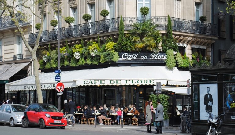 Najsłynniejsze paryskie kawiarnie i historia miłosna.